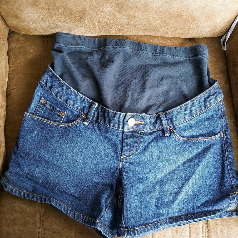 Maternity shorts
